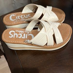 ***MINT***Slide sandals Sz 6